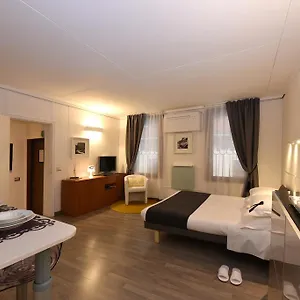 Apartment Sweet, Venice